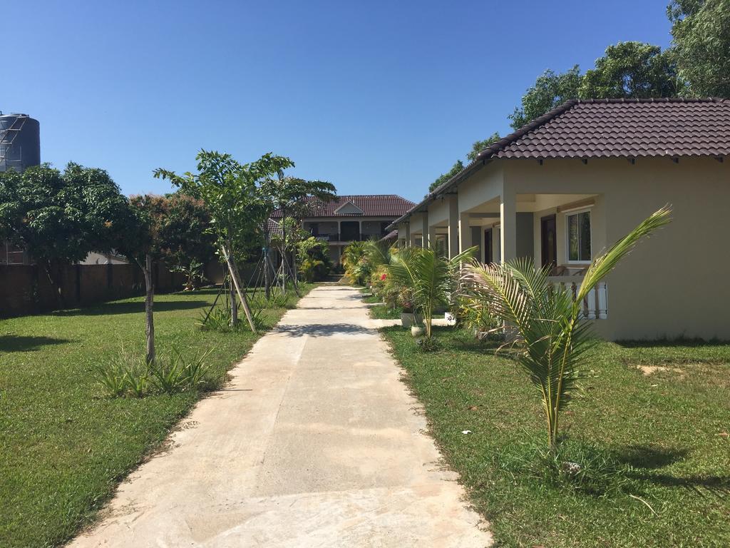 Готель The Moonflower Bungalow Сіануквіль Екстер'єр фото