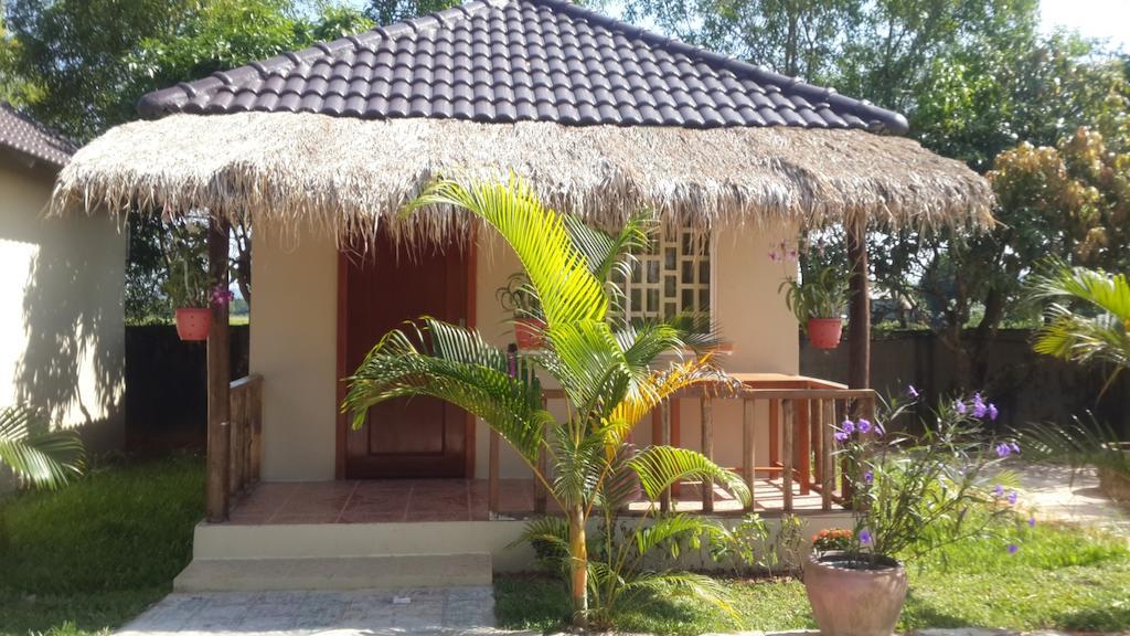 Готель The Moonflower Bungalow Сіануквіль Екстер'єр фото