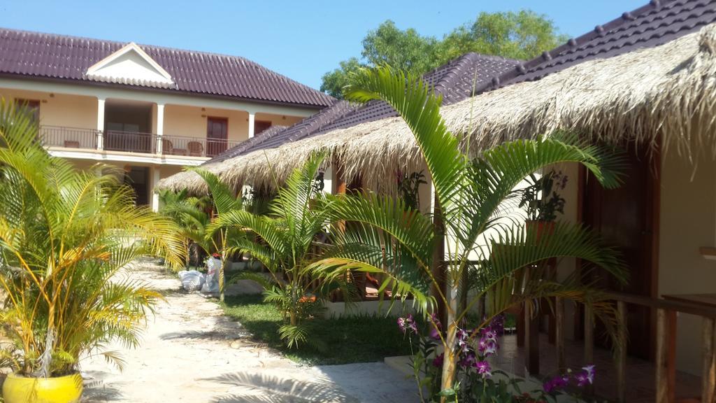 Готель The Moonflower Bungalow Сіануквіль Екстер'єр фото
