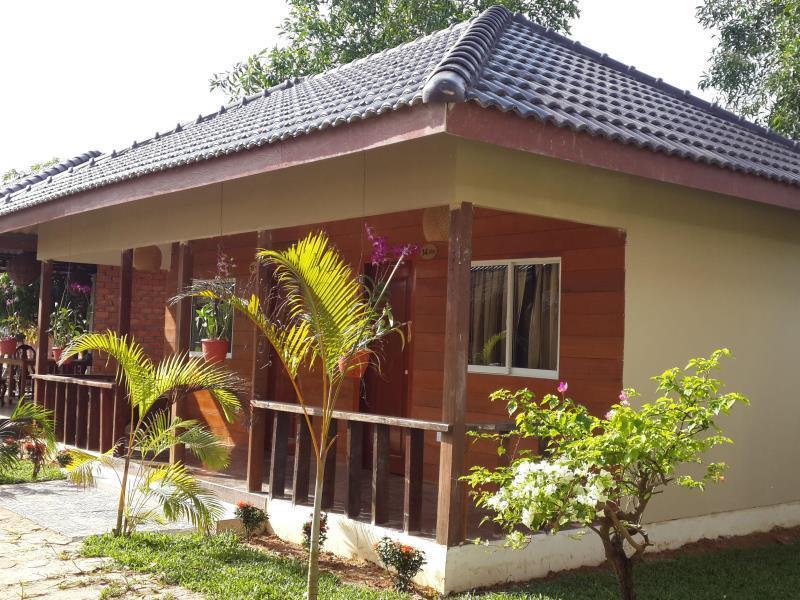 Готель The Moonflower Bungalow Сіануквіль Екстер'єр фото