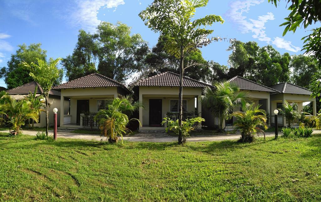 Готель The Moonflower Bungalow Сіануквіль Екстер'єр фото
